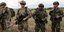 Στρατιώτες στην Κολομβία με όπλα ανά χείρας