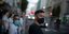 Κορωνοϊός Άνδρας με μάσκα περπατά σε δρόμο της Ισπανίας 