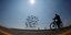Ποδηλάτης κάτω από τον ήλιο στην Θεσσαλονίκη