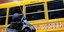 Απολύμανση σχολικού οχήματο σε σχολείο της Νέας Υόρκης