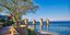 Ανεμόμυλοι πλάι στη θάλασσα στο νησί της Χίου