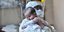 Noσηλεύτρια με μωρό που νόσησε από τον κορωνοϊό στην Κωνσταντινούπολη
