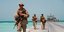 Αμερικανοί στρατιώτες με όπλα στον Περσικό Κόλπο
