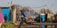 Ανδρας πηδά πάνω από λάσπες στη Νότια Αφρική