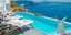 Διακοπές / τουρισμός / φωτογραφία από ξενοδοχείο με θέα την καλντέρα στη Σαντορίνη