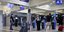 Τουρίστες καταφθάνουν στο αεροδρόμιο «Ελευθέριος Βενιζέλος»
