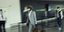 Άνδρας με μάσκα στο αεροδρόμιο του Βελγίου