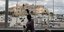 Αγορές / ομόλογο Καθαριότητα σε εστιατόριο εν μέσω κορωνοϊού με θέα την Ακρόπολη