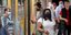 Άτομα με μάσκες στο μετρό στη Γερμανία