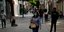 Γυναίκα στην Κύπρο με μάσκα λόγω της πανδημίας