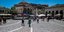 Η πλατεία στο Μοναστηράκι την εποχή του κορωνοιού