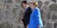 Η Ανγκελα Μέρκελ με γαλάζιο σακάκι δίπλα στον Τζουζέπε Κόντε
