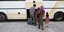 Σε Σκαραμαγκά και Σχιστό μεταφέρονται πρόσφυγες από την πλατεία Βικτωρίας	