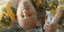 Ο Νίκος Μουτσινάς λιπόθυμος με κραγιόν στο μέτωπο στο νέο τρέιλερ της εκπομπής του