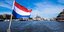 ολλανδική σημαία σε σκάφος στο Αμστερνταμ