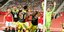 Ο Ομπαφέμι της Σαουθάμπτον πανηγυρίζει γκολ κατά της Μάντσεστερ Γιουνάιτεντ