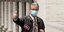 Χρηματιστής στη Νέα Υόρκη με μάσκα για τον κορωνοϊό