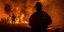 Πυροσβέστες σ' ένα από τα πύρινα μέτωπα στην Καλιφόρνια 