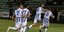 Οι ποδοσφαιριστές του Απόλλωνα Σμύρνης πανηγυρίζουν το γκολ της νίκης