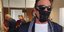 Ο επιχειρηματίας Τζον Μακάφι με την ιδιαίτερη μάσκα προσώπου