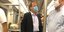 Ο Κώστας Αχ. Καραμανλής σε συρμό του μετρό με μάσκα 