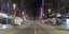Αδειος δρόμος στο κέντρο της Μελβούρνης τη νύχτα