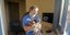 Βηρυτός η νοσηλεύτρια που περπάτησε με 3 μωρά στην αγκαλιά για να τα σώσει