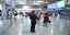 Τουρίστες στο αεροδρόμιο «Ελεύθεριος Βενιζέλος»