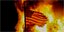 Σημαία των ΗΠΑ με φόντο φλόγες από τα επεισόδια στο Ουισκόνσιν