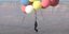 Ο «μάγος της αντοχής» Ντέιβιντ Μπλέιν πετά με μπαλόνια στον ουρανό της Αριζόνα