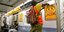 κόσμος με μάσκες στο μετρό της Νέας Υόρκης λόγω κορωνοϊού 