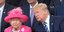 Ντόναλντ Τραμπ με βασίλισσα Ελισάβετ με ροζ ταγέρ και καπέλο