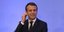 Ο Γάλλος Πρόεδρος Εμανουέλ Μακρόν με γραβάτα και καρφίτσα στο πέτο