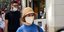 Πεζοί στην Αθήνα με μάσκες για κορωνοϊό