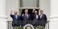 Ο Ντόναλντ Τραμπ με τους ηγέτες των ΗΑΕ, του Ισράηλ και του Μπαχρέιν στο μπαλκόνι του Λευκού Οίκου
