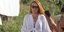 «Πώς να φορέσεις λευκό πουκάμισο στην παραλία» από τη Σίσσυ Χρηστίδου