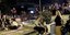 Εικόνα συνωστισμού στην πλατεία Χαλανδρίου το βράδυ της Κυριακής