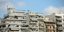 Ενοίκια: Πολυκατοικίες στην Αθήνα με φόντο γαλανό ουρανό