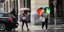Γυναίκες με ομπρέλες στην βροχή