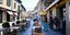 Δρόμος με καφέ στη Λομβαρδία της Ιταλίας που επλήγη σκληρά από τον κορωνοϊό