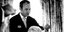 Ο διάσημος κομμωτής Κένεθ Μπατέλ, επιμελείται τα μαλλιά της θρυλικής Μέριλιν Μονρόε
