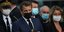 Ο Γάλλος πρόεδρος Εμανουέλ Μακρόν, με μάσκα για τον κορωνοϊό και καρφίτσα στο πέτο
