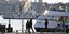Κάτοικοι της Στοκχόλμης κάνουν περίπατο στο λιμάνι