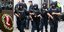 Πάνοπλοι αστυνομικοί στο σημείο της επίθεσης στη Βιέννη
