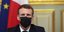 Ο Γάλλος πρόεδρος Εμανουέλ Μακρόν με μάσκα στο Ελιζέ