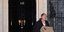Ο σύμβουλος του πρωθυπουργού, Ντομινίκ Κάμινγκς αποχωρεί από την Ντάνουνινγκ Στριτ με μια κούτα στα χέρια
