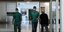 Προσωπικό στο νοσοκομείο Γεννηματά, με μάσκες και στολές