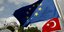 Σημαίες ΕΕ και Τουρκίας έξω από την Αγια Σοφία