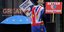 Άνδρας με σημαία της Βρετανίας και της ΕΕ διαδηλώνει κατά του Brexit στο Λονδίνο