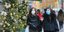 Δύο γυναίκες στην Ιαπωνία με μάσκες προστασίας από τον κορωνοϊό